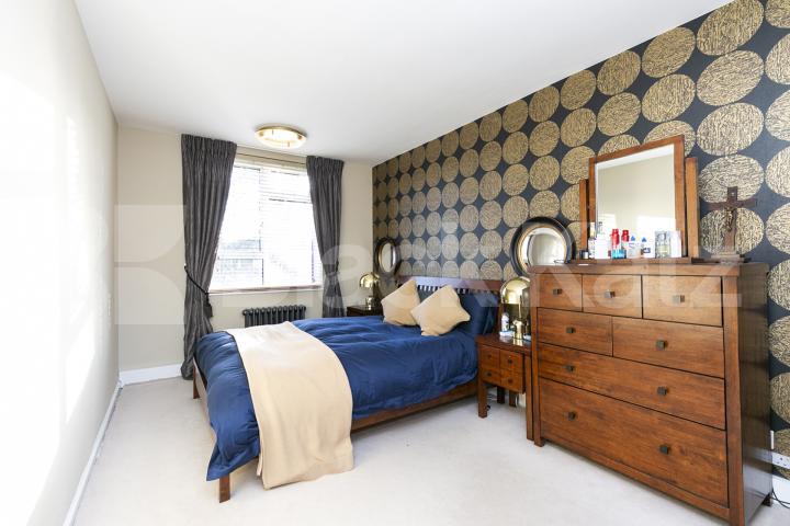 A well-appointed bright two bedroom apartment located in a private block  Muswell Hill , Alexandra Palace / Muswell Hill